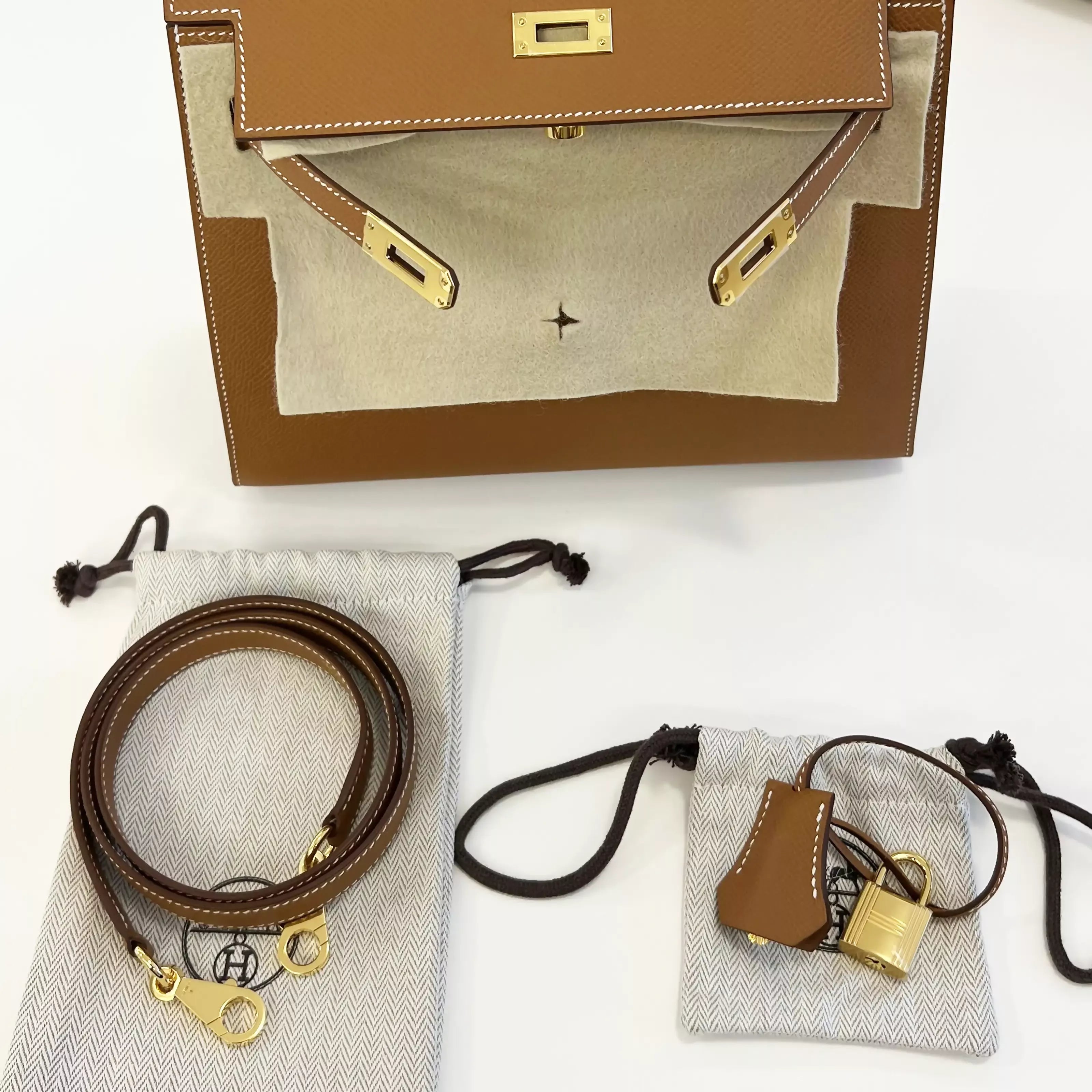 Hermes Kelly 25 in Gold Epsom Leather GHW 8