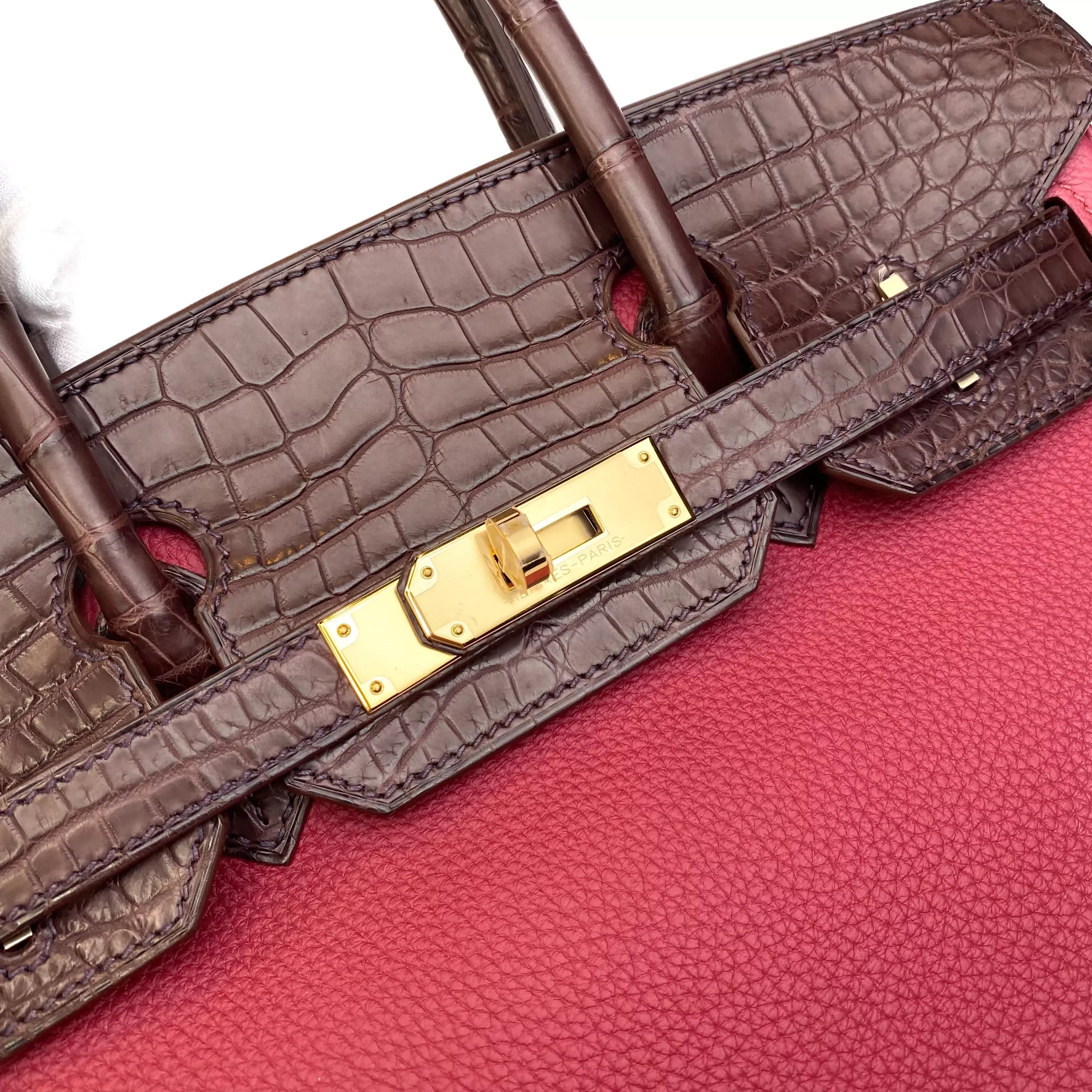 Hermès Birkin 30 Touch Rouge Sellier Matte Alligator and Rouge Grenat Togo Gold Hardware Detail
